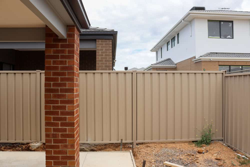 What Are My Rights When My Neighbor Owns the Wall I Want to Paint Kingswood & Fishponds?