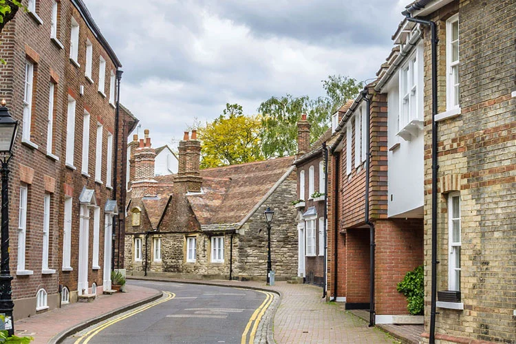 Choosing a qualified Surveyor Kingswood & Fishponds with expert tips for property